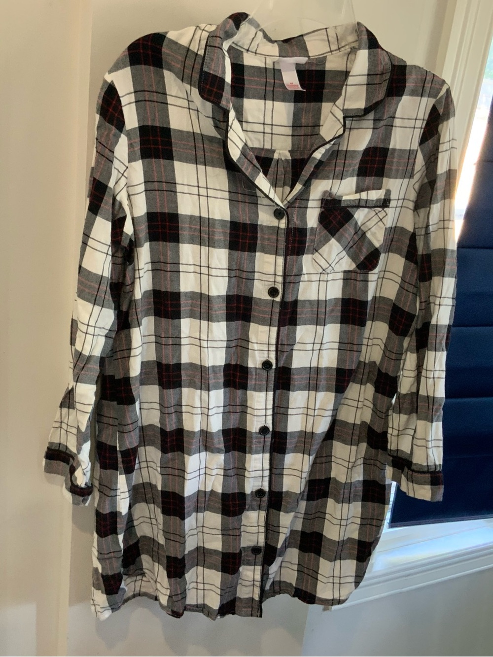 Women’s long plaid button up top size medium nwot sku 3346